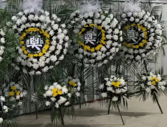 南京白事花籃花圈制作的一些要點(diǎn)事項(xiàng)/>
<blockquote class=